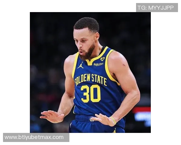 库里生涯再创佳绩12记三分领衔克莱与其他球员共计五次精彩表现