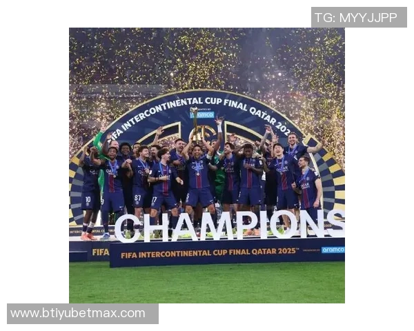 阿斯报报道巴萨与巴黎在环球足球奖颁奖典礼中荣获多项大奖